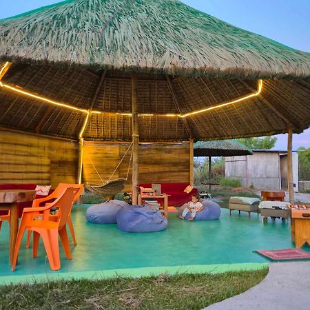 Nirvana Bamboo Houses & Dive Resort 莫阿尔博阿 外观 照片