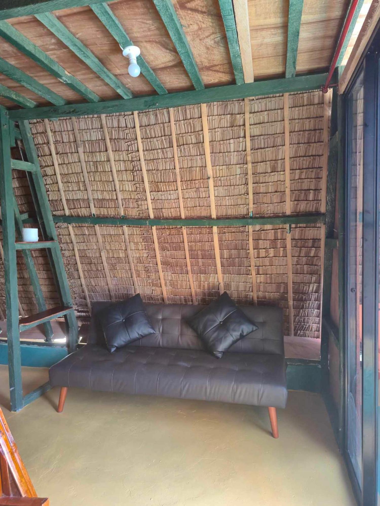 Nirvana Bamboo Houses & Dive Resort 莫阿尔博阿 外观 照片